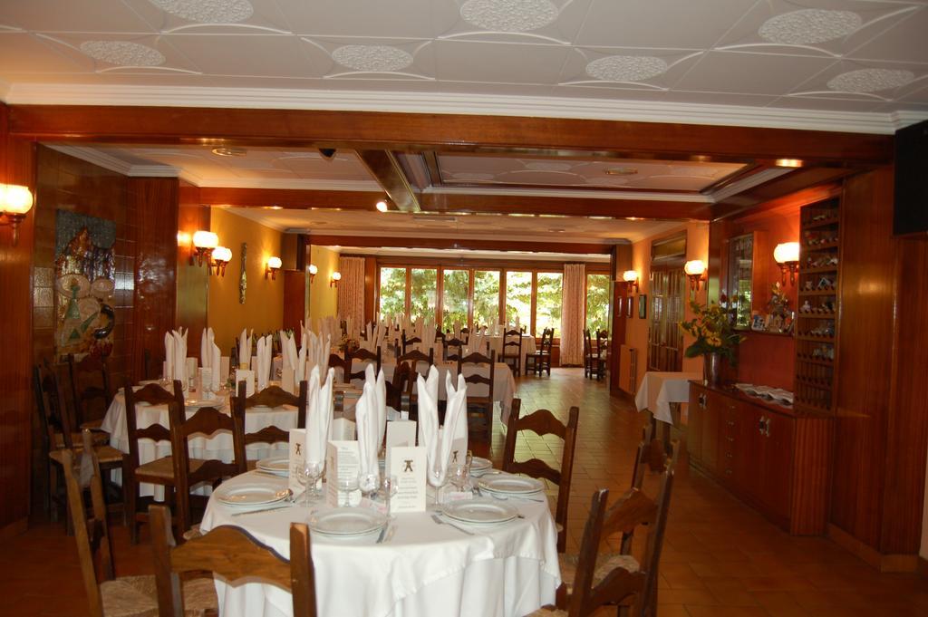 Hostal Torras Sant Hilari Sacalm Buitenkant foto