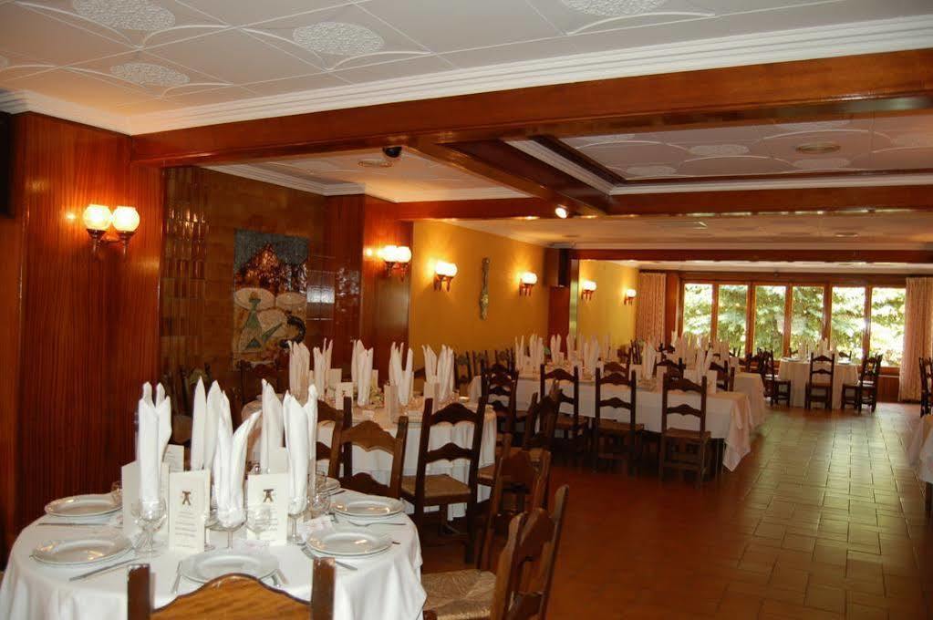 Hostal Torras Sant Hilari Sacalm Buitenkant foto
