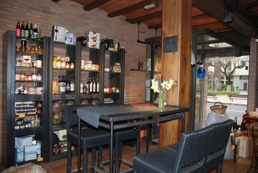 Hostal Torras Sant Hilari Sacalm Buitenkant foto