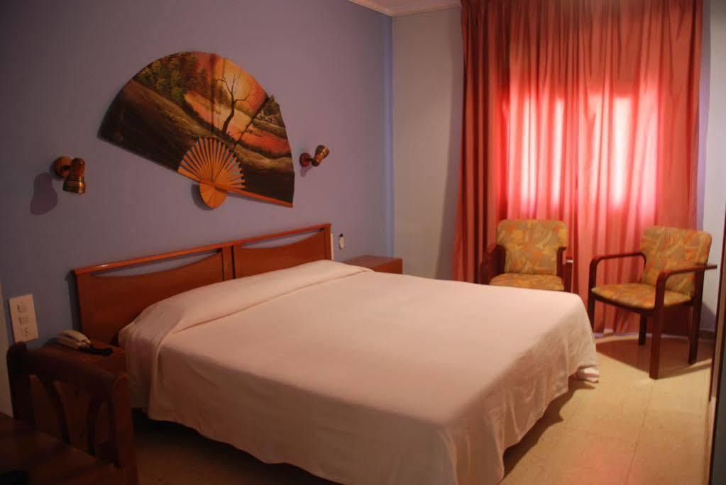 Hostal Torras Sant Hilari Sacalm Buitenkant foto