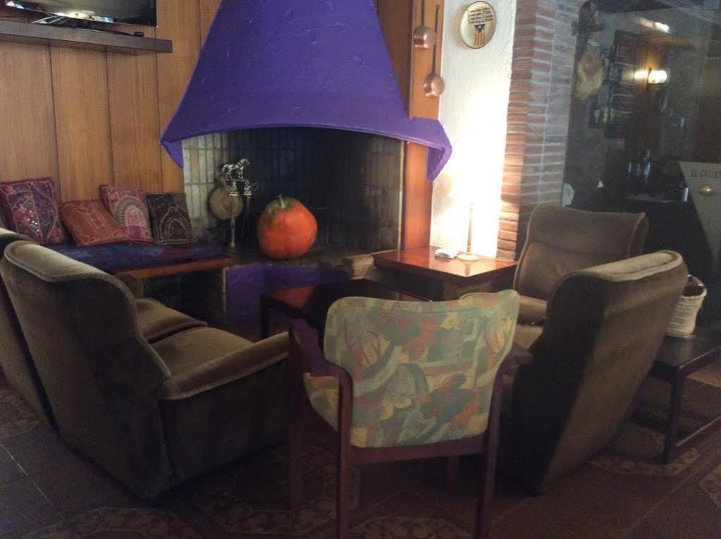 Hostal Torras Sant Hilari Sacalm Buitenkant foto