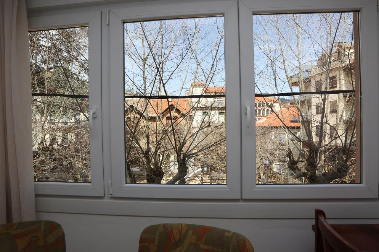 Hostal Torras Sant Hilari Sacalm Buitenkant foto