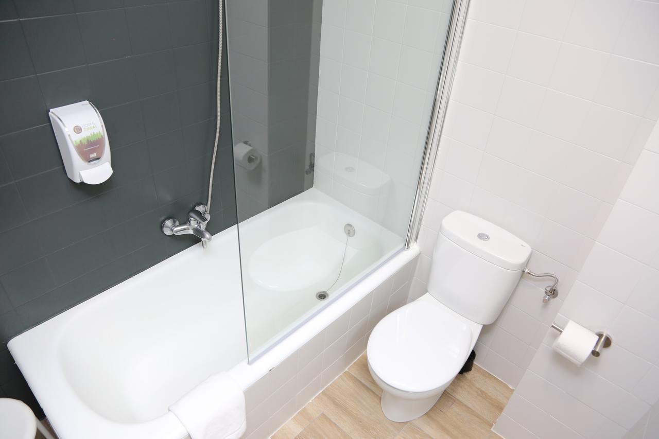 Hostal Torras Sant Hilari Sacalm Buitenkant foto