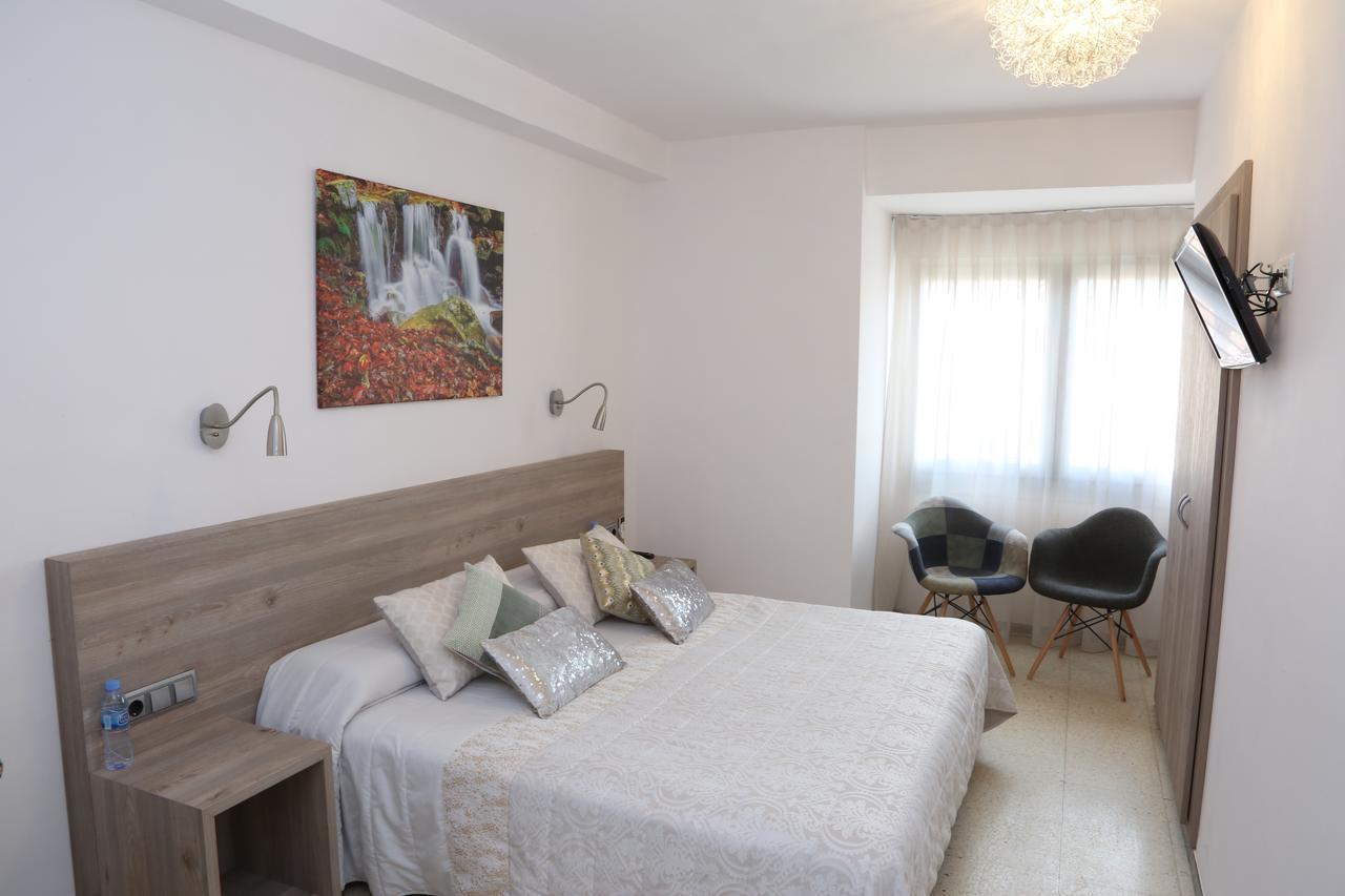 Hostal Torras Sant Hilari Sacalm Buitenkant foto