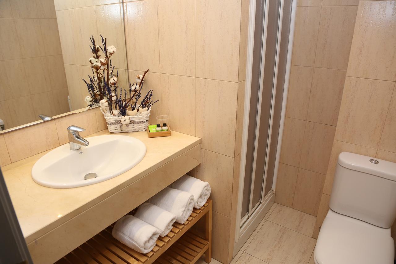 Hostal Torras Sant Hilari Sacalm Buitenkant foto