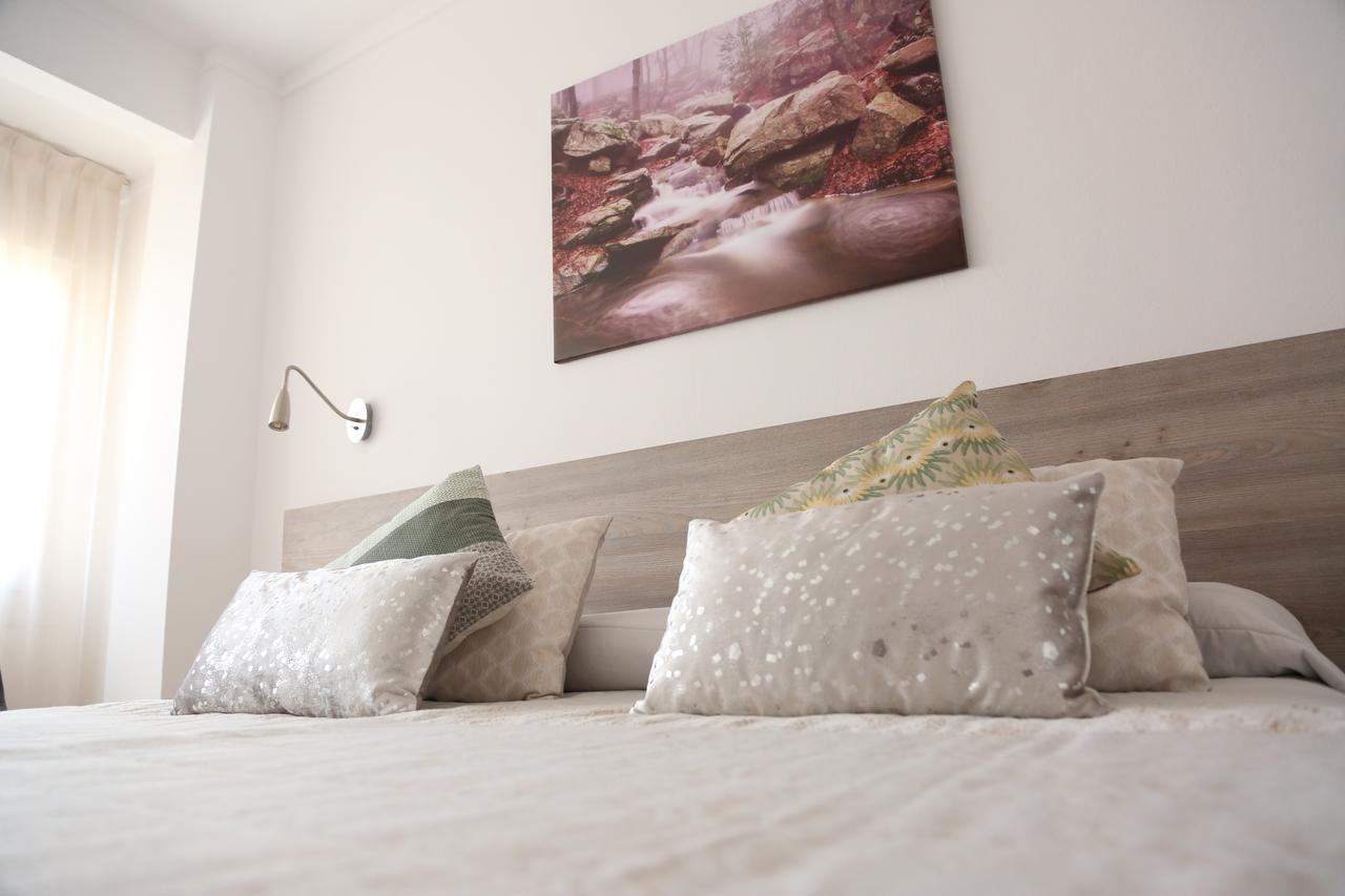 Hostal Torras Sant Hilari Sacalm Buitenkant foto