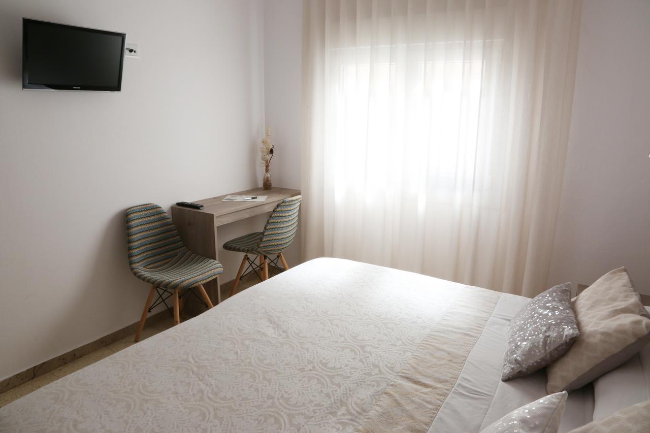 Hostal Torras Sant Hilari Sacalm Buitenkant foto