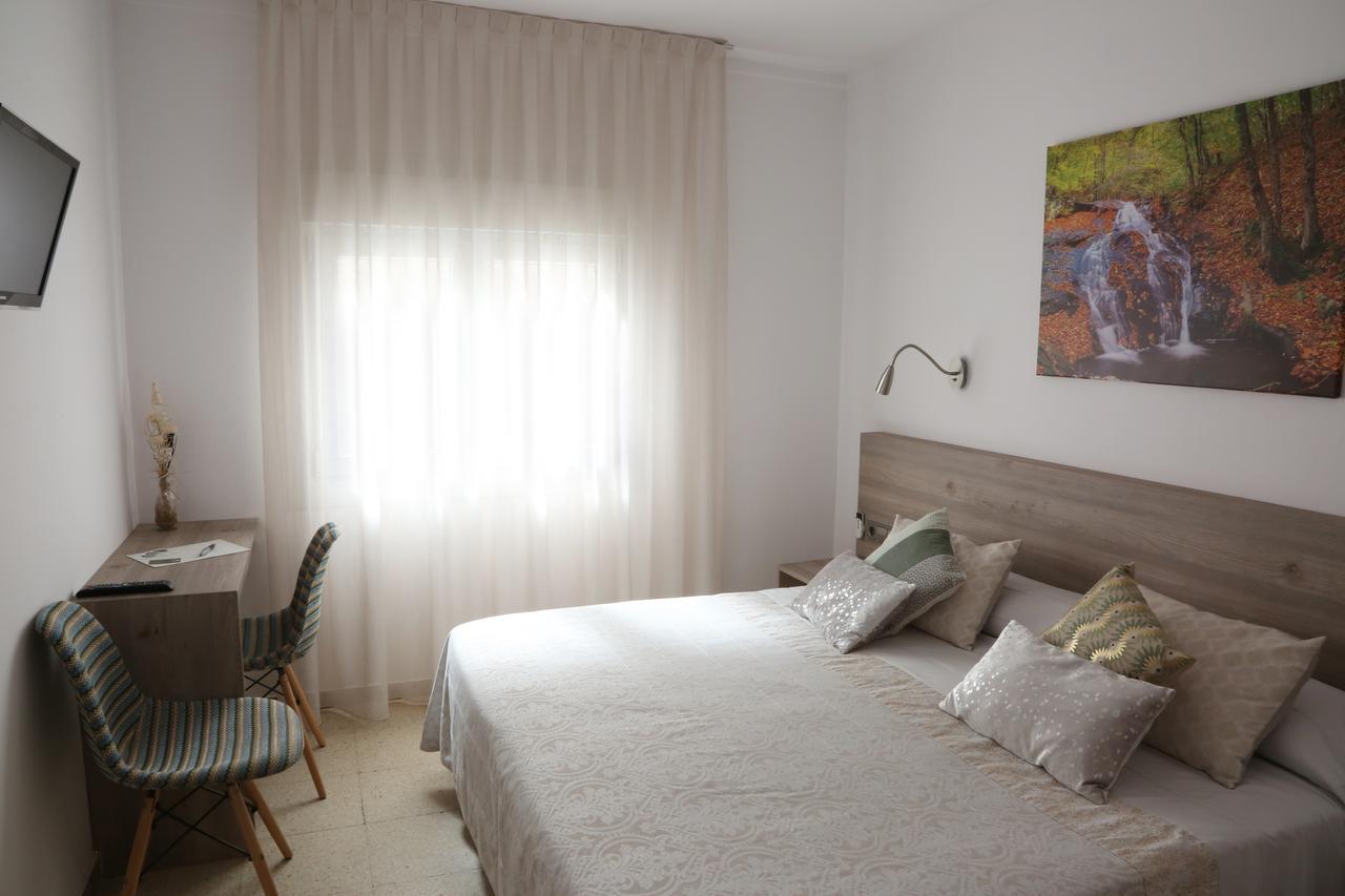 Hostal Torras Sant Hilari Sacalm Buitenkant foto