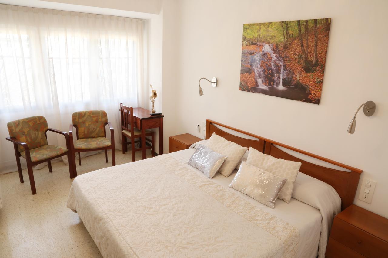 Hostal Torras Sant Hilari Sacalm Buitenkant foto
