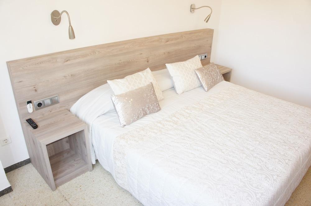 Hostal Torras Sant Hilari Sacalm Buitenkant foto
